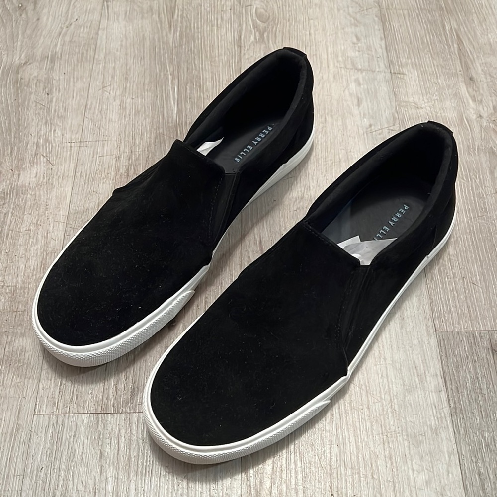 Men’s Perry Ellis slip on. Size 12
